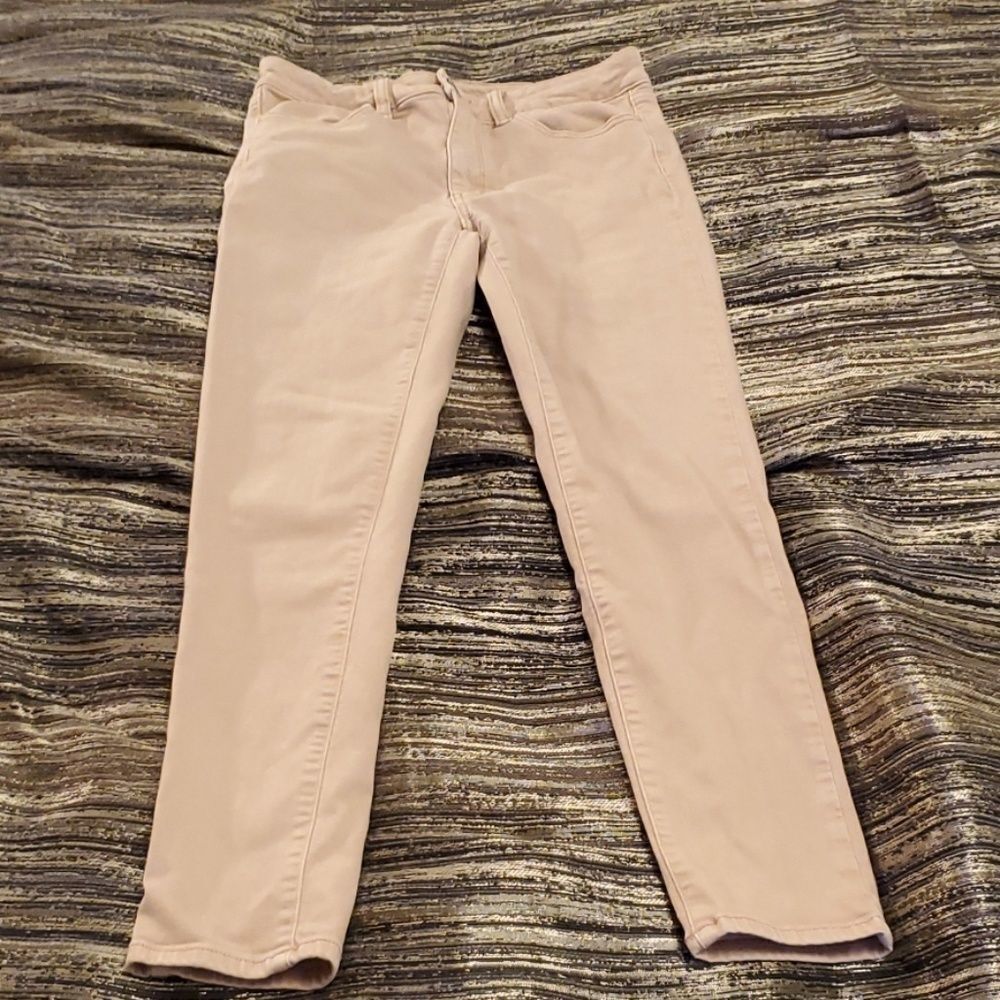 Blush colored American Eagle skiiny jeans